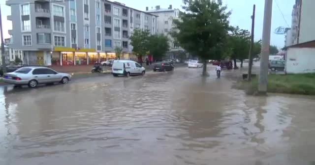 Sivas’ta cadde ve sokaklar göle döndü