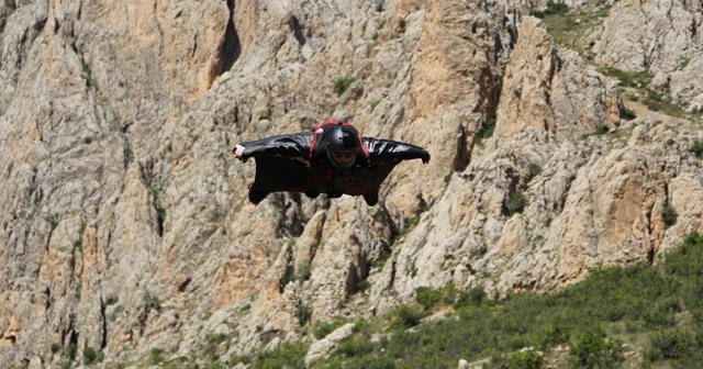 Yarasa pilotlar nefes kesti