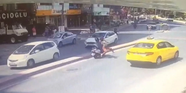 İstanbul’da kadının kafatasının kırıldığı feci kaza kamerada