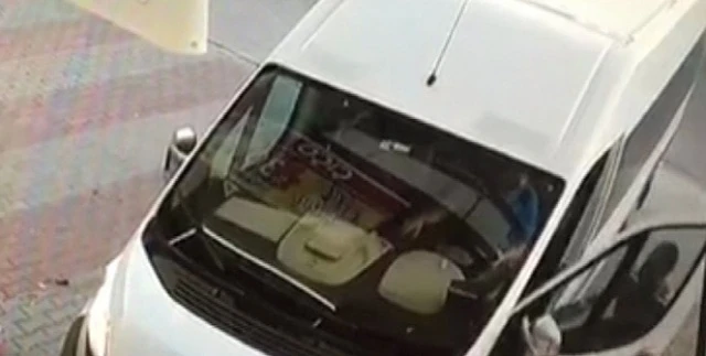 Kapıyı açtı, şoförü vurdu, yoluna devam etti