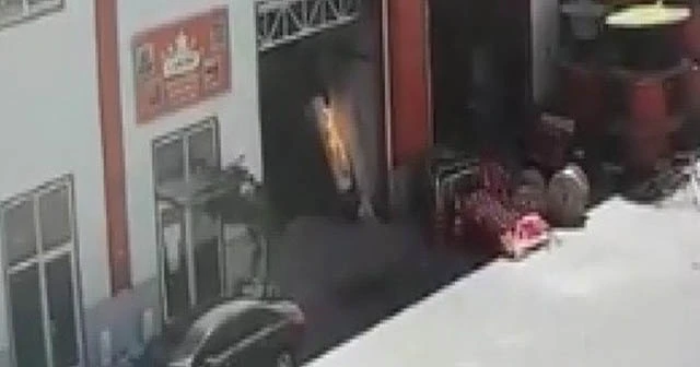 Kaynak yaparken sünger deposunu böyle yaktılar