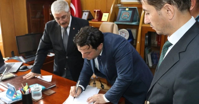 Rize'de 30 muhtar maaşlarını hazineye bıraktı