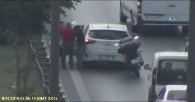 TEM otoyolunda ’insanlık ölmedi’ dedirten görüntüler