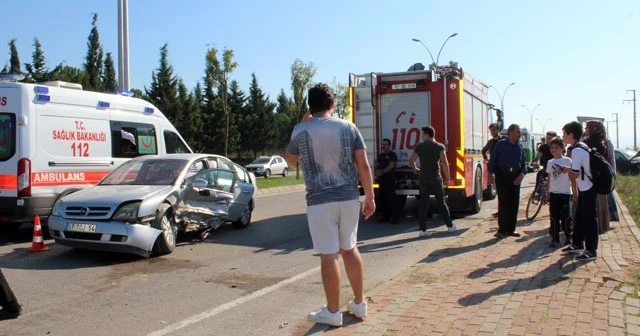 'U' dönüşü kazaya neden oldu : 4 yaralı