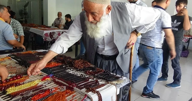 Bu tespihlerin fiyatı dudak uçuklatıyor