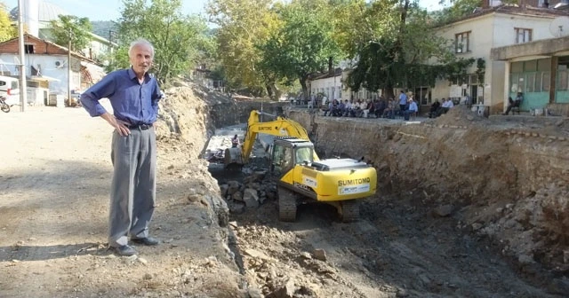 Burhaniye’de sel baskınına kanallı önlem