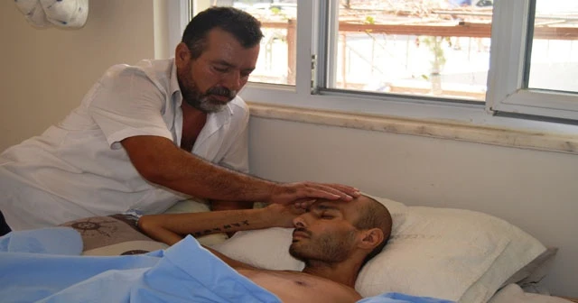 Kanser hastası oğlu için yardım bekliyor