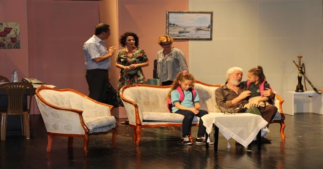 Kanserle Mücadele için tiyatro oyununda bir araya geldiler