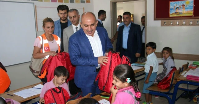 Kilis’te öğrencilere kırtasiye malzemesi dağıtıldı
