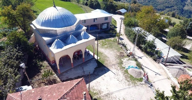 Minarenin yapımı köylüyü ikiye böldü
