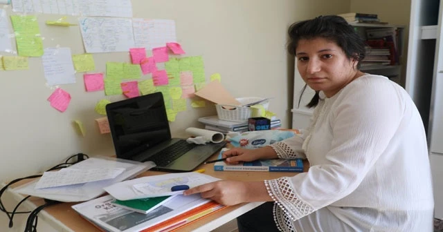 Okul hasreti çeken 2 çocuk annesi, tıp eğitimi hayaline kavuşmayı bekliyor