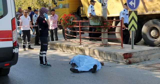 Otomobilin çarptığı yaya 30 metre ileri fırladı