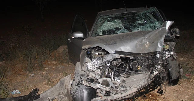 Otomobiller kafa kafaya çarpıştı: 6 yaralı