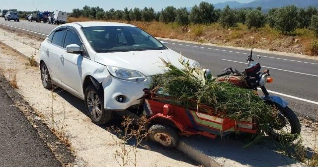 Otomobiller motosiklete çarptı: 1 ölü, 1 yaralı