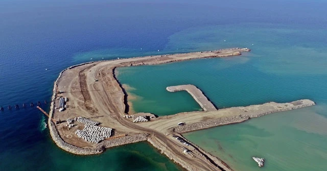 Rize-Artvin Havalimanı inşaatında 1 yılda yaklaşık 30 milyon tonluk deniz dolgusu yapıldı