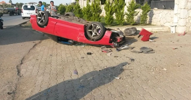 Takla atan aracın üstünden geçtiği feci kazadan sağ kurtuldu