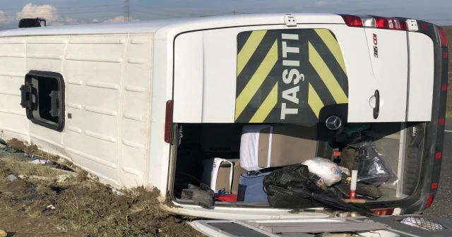 Öğrenci servisi devrildi: 18 yaralı