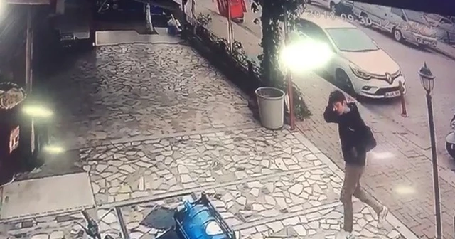 Önce motosikleti çaldılar, sonra yandaki marketten alışveriş yaptılar