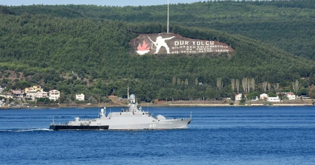Rus savaş gemileri Çanakkale Boğazı'ndan geçti