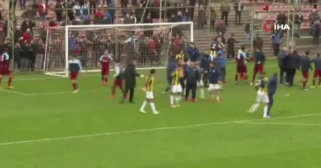 Trabzonspor-Fenerbahçe U21 maçında kavga