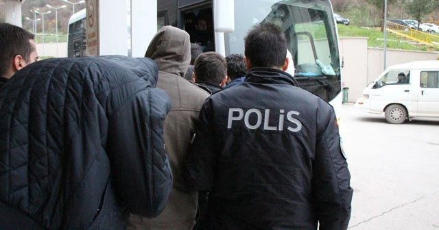 Amasya merkezli uyuşturucu operasyonunda 5 tutuklama, 14 şüpheli adliyede