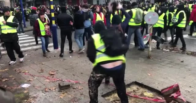 Belçika'da Sarı Yelekliler'e polis müdahalesi
