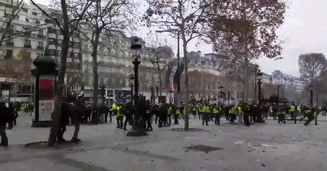 Belçika'da 'sarı yelekliler'in protestosu başladı