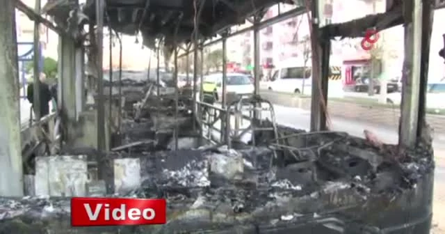 Çanakkale'de halk otobüsü alev alev yandı!