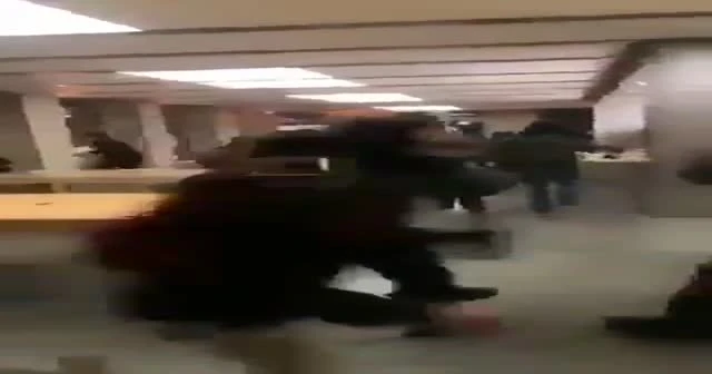 Fransa’da  iPhone yağmasının videosu