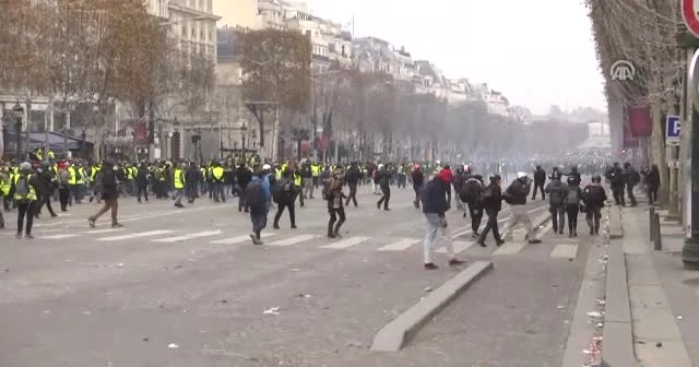 Fransa'da Sarı Yelekliler ile polis arasında gerginlik arttı