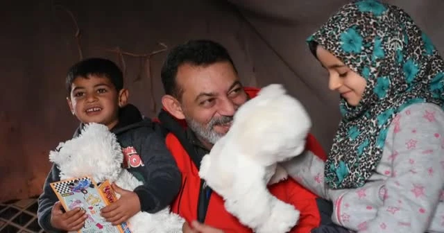 Konserve kutularından kurtulan Suriyeli Maya ülkesine yürüyerek döndü