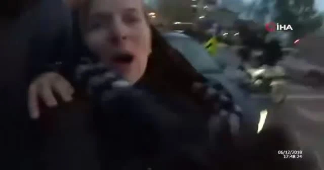 Motosikletçiye karı-koca saldırısı kamerada