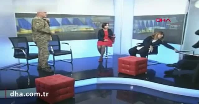 Ukrayna'da milletvekilleri canlı yayında yumruklaştı