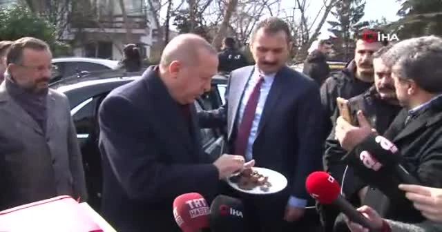 Cumhurbaşkanı Erdoğan'a evinin önünde doğum günü sürprizi