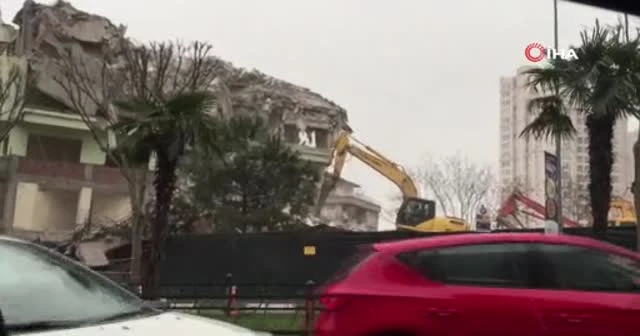 Deprem gibi yıkılma anı kameralara böyle yansıdı