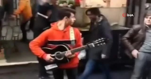 Fenomen çiğ köfteci sokak ortasında çocuk dövdü