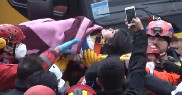 Kartal'da enkazdaki küçük kız 20 saat sonra sağ çıkarıldı