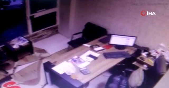 Saniyeler içinde cep telefonu çaldı, kameralara yakalandı
