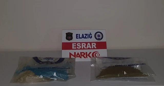 Toz esrarı koltuğa zulalayan 3 şüpheli yakalandı