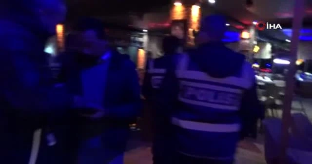 Ahlak polisini alkışlarla karşıladılar