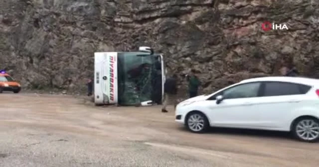 Antalya’da yolcu otobüsü kaza yaptı: 2’si ağır 15 yaralı