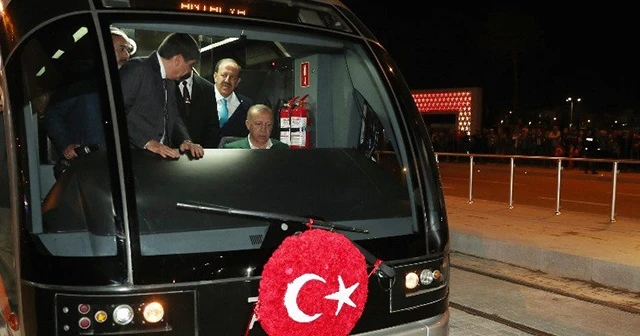 Cumhurbaşkanı Erdoğan, yeni yapılan tramvay hattını açtı