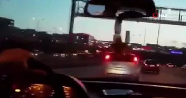 E-5 karayolunda 'makas' kazası kamerada