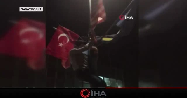 Ermeniler Türk bayrağını indirdi! Gurbetçi Türkler tekrar göndere çekti