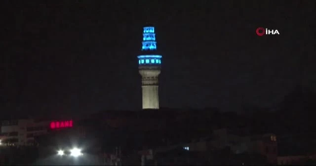 İstanbul’un simgeleri maviye büründü