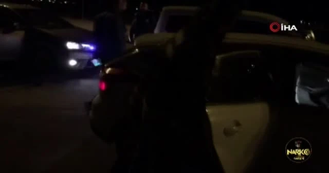 Polisle uyuşturucu tacirleri arasındaki kovalamaca kameraya yansıdı