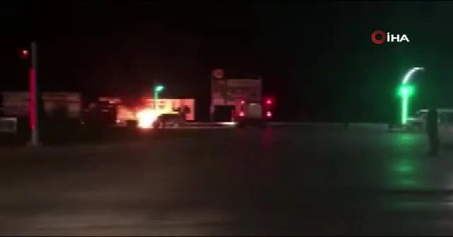 Seyir halindeki arabanın yanma anı kameralara yansıdı