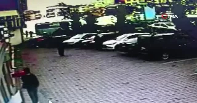 Ümraniye’de sokak ortasında silahlı saldırı kamerada