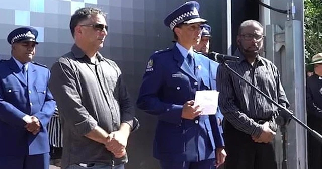 Yeni Zelandalı Müslüman polisin duygusal konuşması