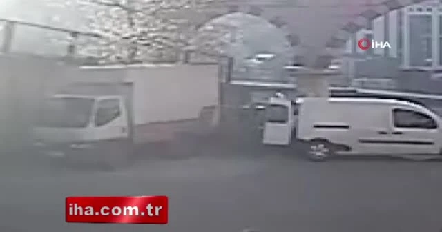 Gaziosmanpaşa'da bir kamyon tekstil malzemesini taksit taksit çaldılar